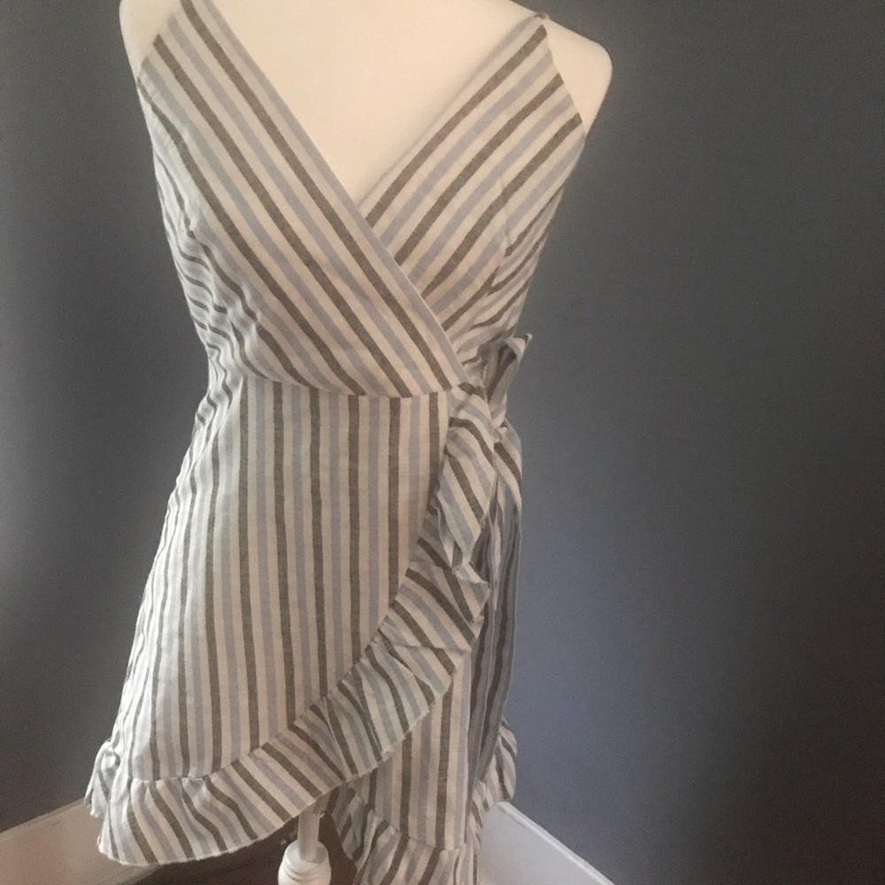 ALTAR’D STATE M FAUX WRAP SUNDRESS TIE WAIST, V NECK, RUFFLED SKIRT, BLUE/WHITE
